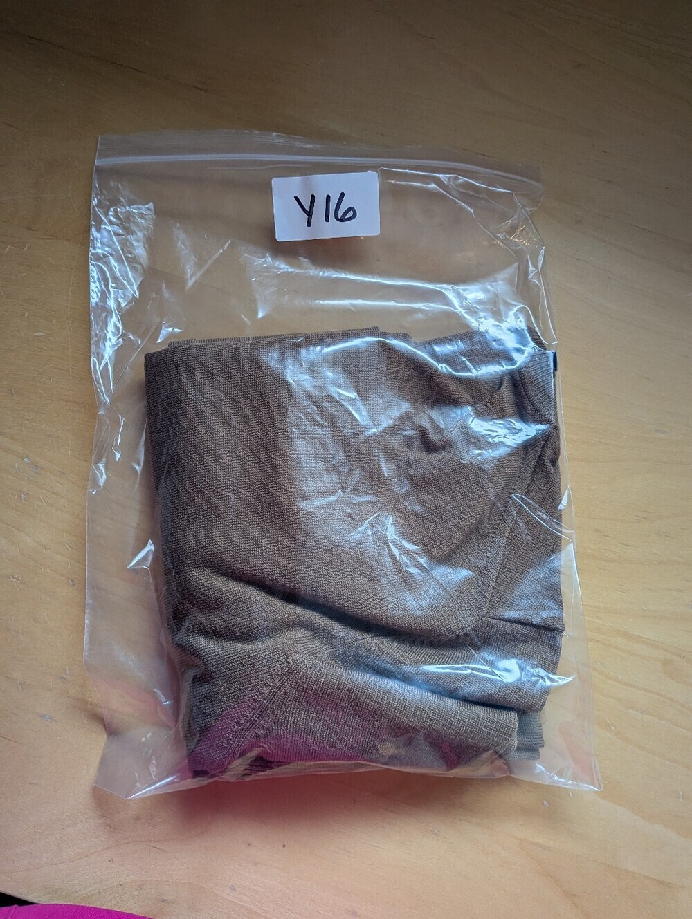 UNIQLO 100% Wool Women Sweater V Neck Brown Color Size Medium Classic Fit - Picture 9 of 9